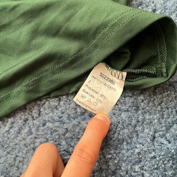 SHEIN Green Form-Fitting Mock Neck Crop Top - Picture 4 of 4